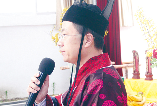 副總經(jīng)理張兵主持典禮